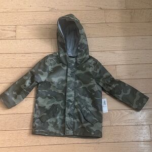 Old Navy Green Camouflage Raincoat for Kids